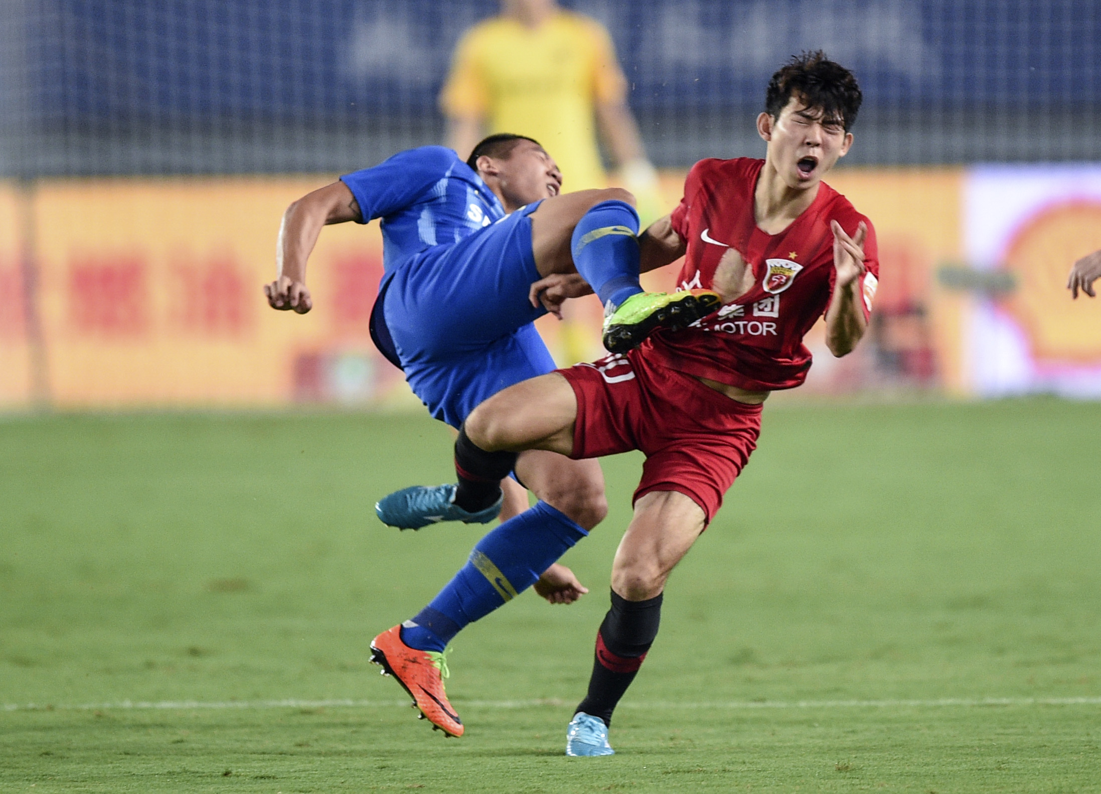 东契奇独砍42分无奈落败，詹姆斯全力以赴仍难敌国王旧将爆发