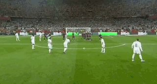 曝梅西愿意降薪70%回归巴萨!把队徽文在了腿上