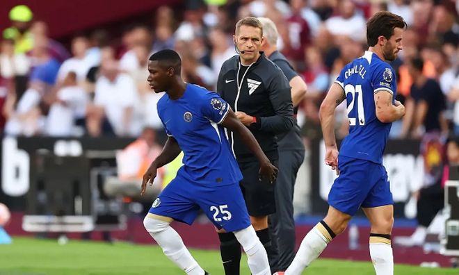 官方：拜仁门将佩雷茨租借加盟南安普顿；据悉买断费800万欧